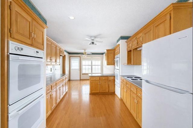 16524 S 53rd Terr Court, Independence, MO 64055