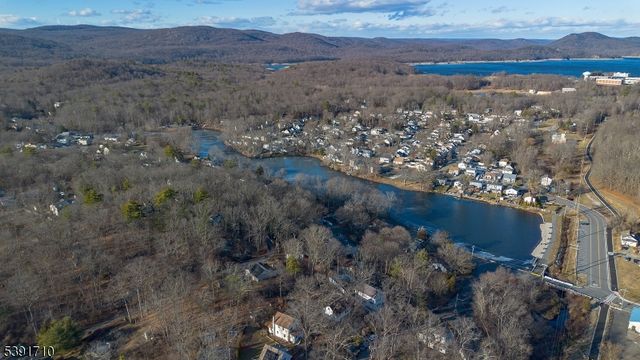 2 Roger Ave, Wanaque Boro, NJ 07420