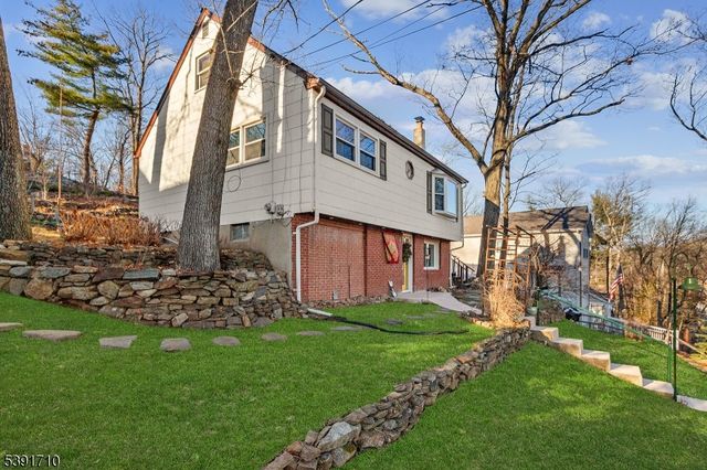 2 Roger Ave, Wanaque Boro, NJ 07420