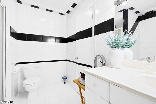 2 Roger Ave, Wanaque Boro, NJ 07420