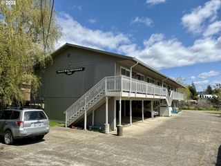 1050 S 8th, Coos Bay, OR 97420