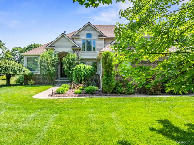 6541 E Ridge Court, Green Oak Township, MI 48116