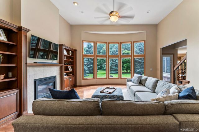 6541 E Ridge Court, Green Oak Township, MI 48116