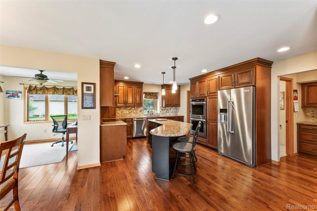 6541 E Ridge Court, Green Oak Township, MI 48116