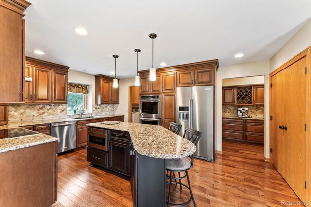 6541 E Ridge Court, Green Oak Township, MI 48116