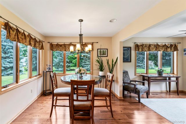 6541 E Ridge Court, Green Oak Township, MI 48116