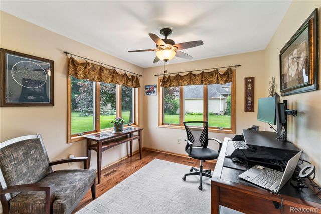 6541 E Ridge Court, Green Oak Township, MI 48116