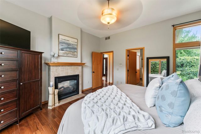 6541 E Ridge Court, Green Oak Township, MI 48116