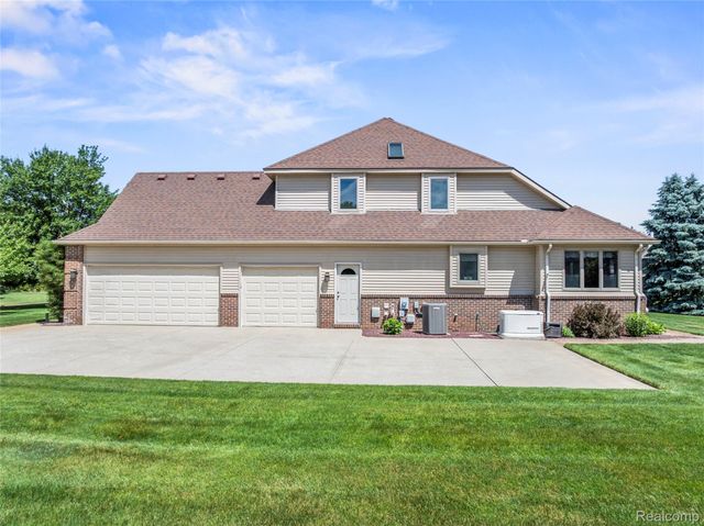6541 E Ridge Court, Green Oak Township, MI 48116