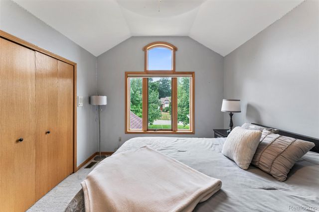 6541 E Ridge Court, Green Oak Township, MI 48116