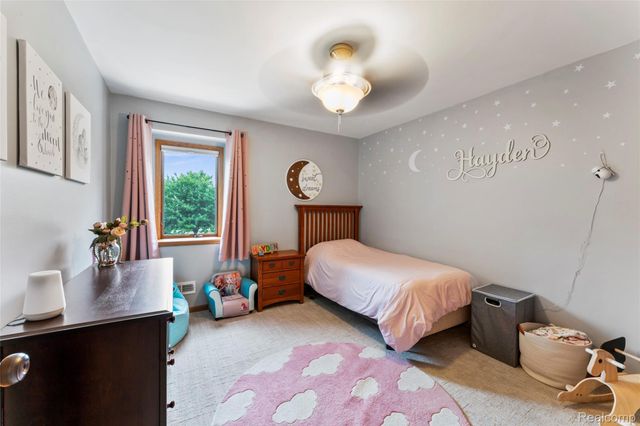 6541 E Ridge Court, Green Oak Township, MI 48116