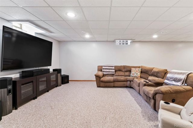6541 E Ridge Court, Green Oak Township, MI 48116
