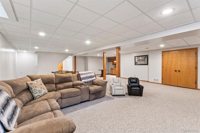 6541 E Ridge Court, Green Oak Township, MI 48116