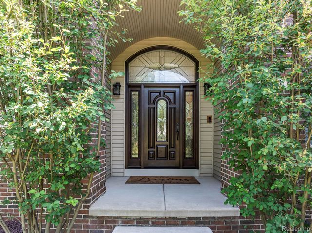6541 E Ridge Court, Green Oak Township, MI 48116