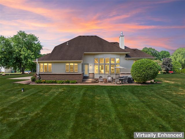 6541 E Ridge Court, Green Oak Township, MI 48116