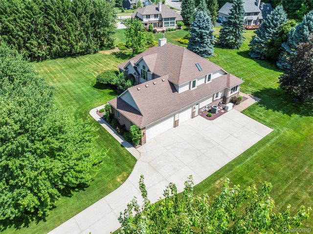6541 E Ridge Court, Green Oak Township, MI 48116