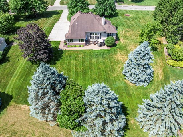 6541 E Ridge Court, Green Oak Township, MI 48116
