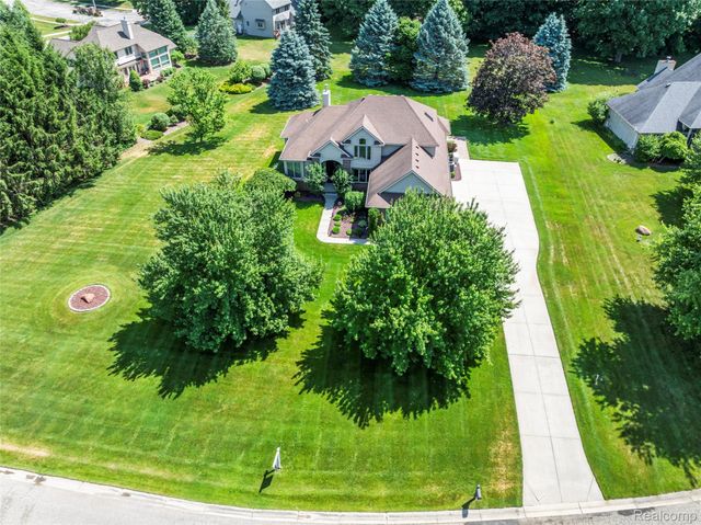 6541 E Ridge Court, Green Oak Township, MI 48116