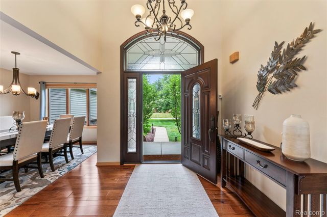 6541 E Ridge Court, Green Oak Township, MI 48116