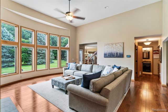 6541 E Ridge Court, Green Oak Township, MI 48116