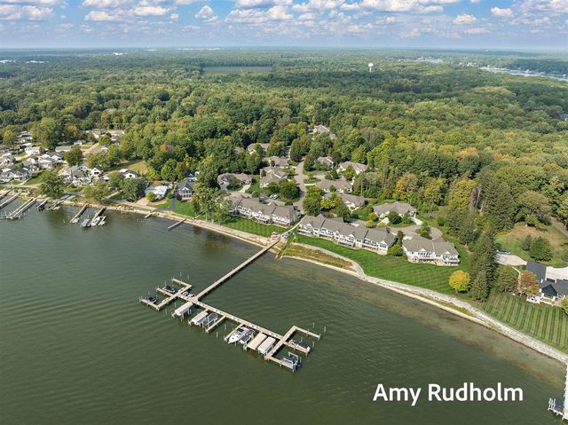 16260 Woodvale Boulevard 34, Spring Lake, MI 49456