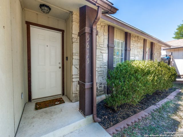 5615 Wood Climb St, San Antonio, TX 78233