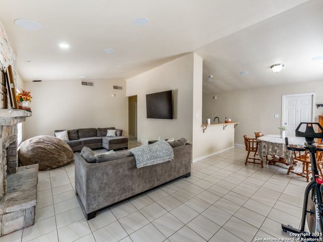 5615 Wood Climb St, San Antonio, TX 78233