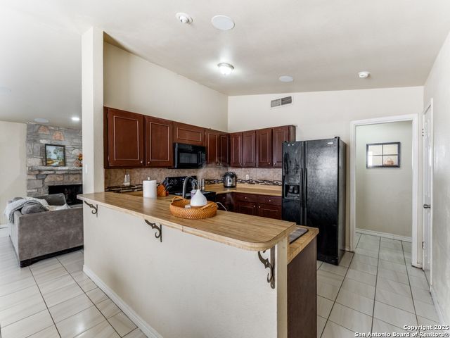 5615 Wood Climb St, San Antonio, TX 78233