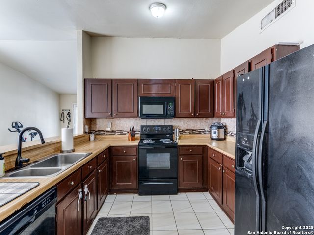 5615 Wood Climb St, San Antonio, TX 78233