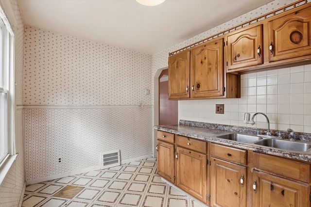 3445 Detroit Street, Dearborn, MI 48124