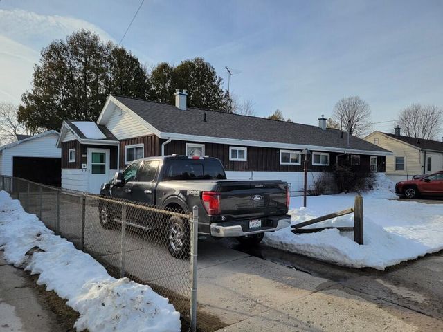 954 S 36th STREET, Manitowoc, WI 54220