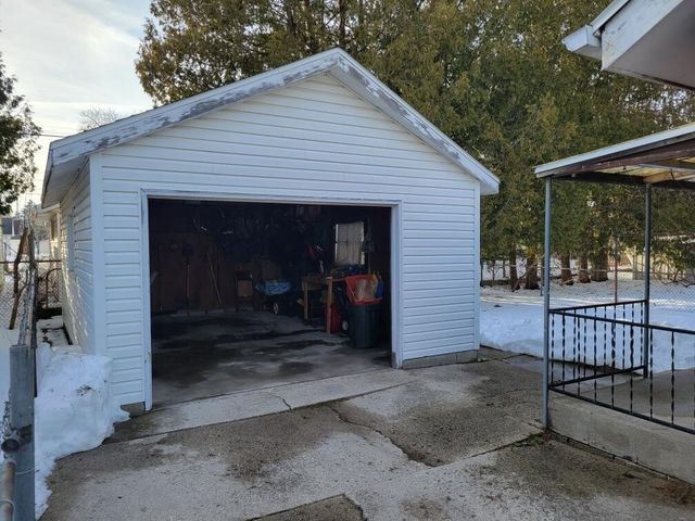 954 S 36th STREET, Manitowoc, WI 54220