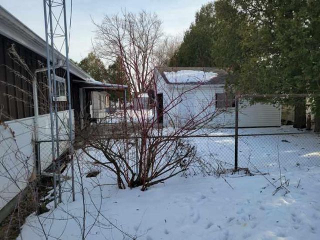 954 S 36th STREET, Manitowoc, WI 54220