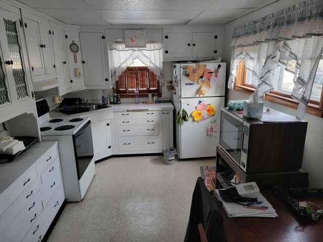 954 S 36th STREET, Manitowoc, WI 54220