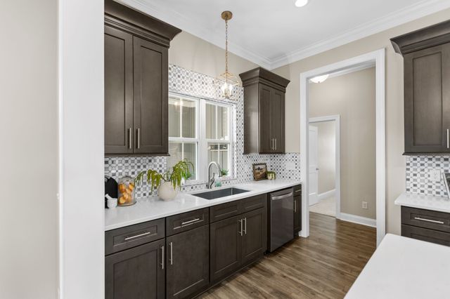 69 Meadows Rd, Hillsboro, TN 37342