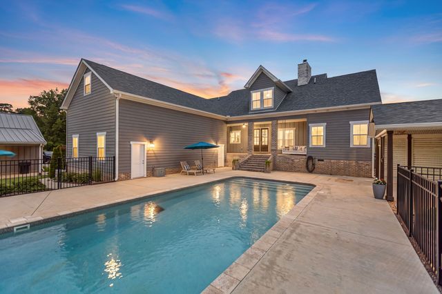 69 Meadows Rd, Hillsboro, TN 37342