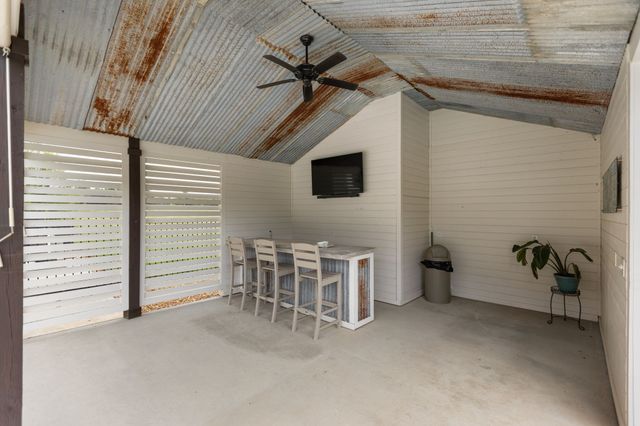 69 Meadows Rd, Hillsboro, TN 37342