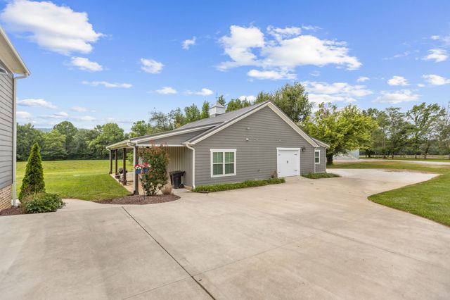 69 Meadows Rd, Hillsboro, TN 37342