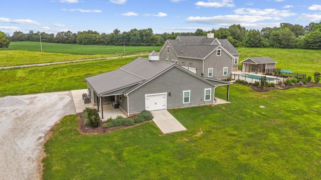 69 Meadows Rd, Hillsboro, TN 37342
