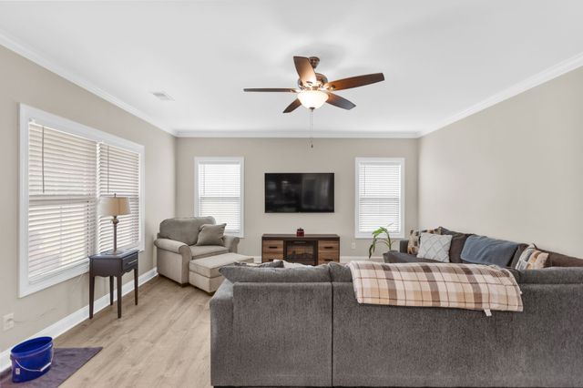 69 Meadows Rd, Hillsboro, TN 37342