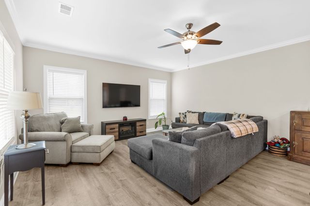 69 Meadows Rd, Hillsboro, TN 37342