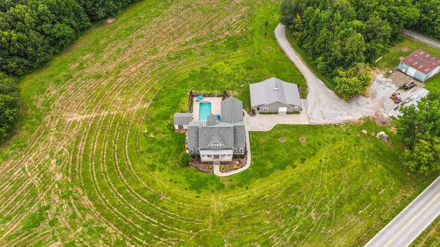 69 Meadows Rd, Hillsboro, TN 37342