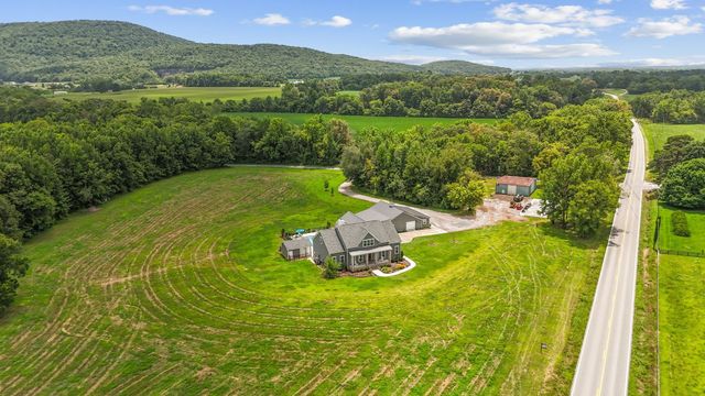 69 Meadows Rd, Hillsboro, TN 37342