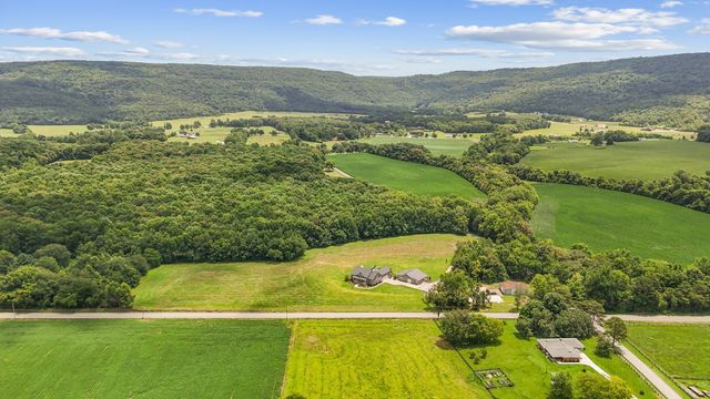 69 Meadows Rd, Hillsboro, TN 37342