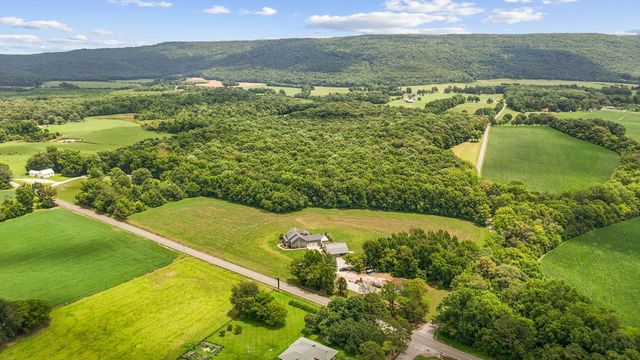 69 Meadows Rd, Hillsboro, TN 37342