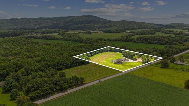 69 Meadows Rd, Hillsboro, TN 37342