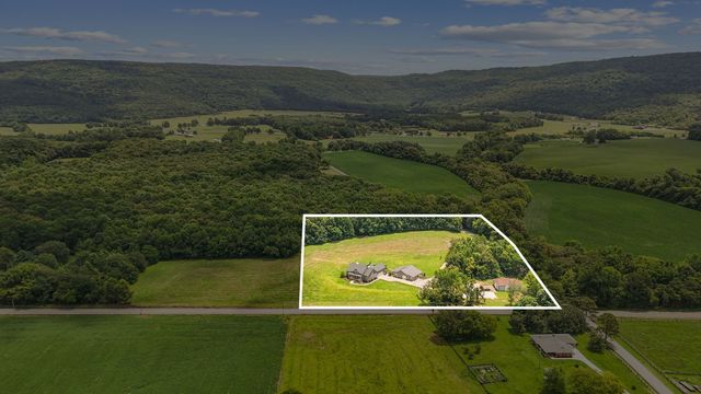 69 Meadows Rd, Hillsboro, TN 37342