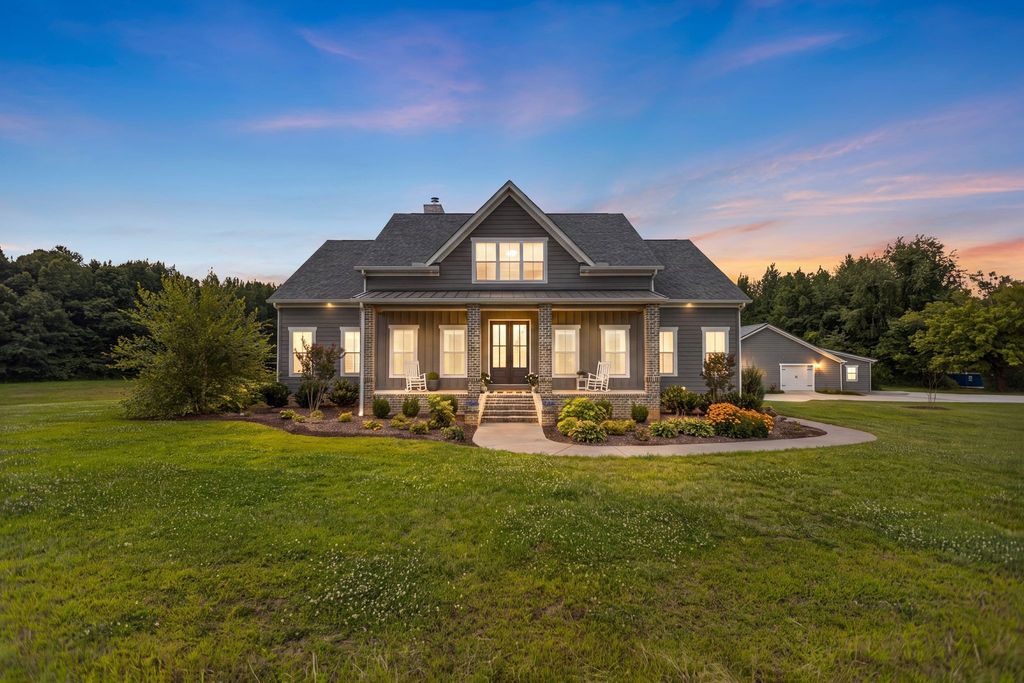 69 Meadows Rd, Hillsboro, TN 37342