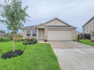 6 Riverwood Circle Court, Angleton, TX 77515