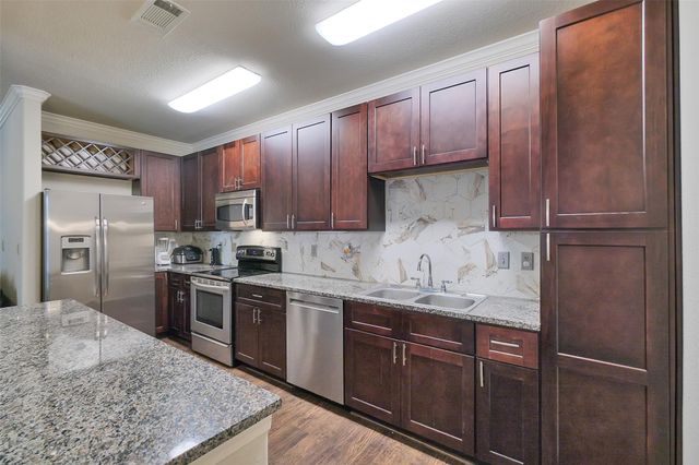 1711 Old Spanish Trail 128, Houston, TX 77054
